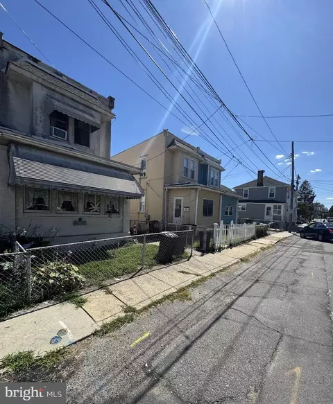 217 Harvey Ave, Marcus Hook, PA 19061 photo 2