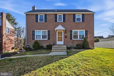 243 Colonial Park Dr, Springfield, PA 19064