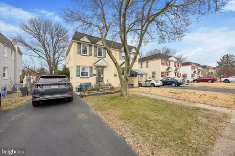176 Crum Creek Dr, Woodlyn, PA 19094