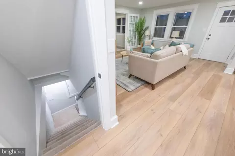Entry Way - 220 N Rolling Rd, Springfield, PA 19064 photo 9 of 11