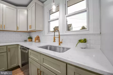 Kitchen - 220 N Rolling Rd, Springfield, PA 19064 photo 4 of 5