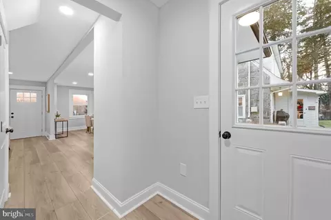 Entry Way - 220 N Rolling Rd, Springfield, PA 19064 photo 11 of 11