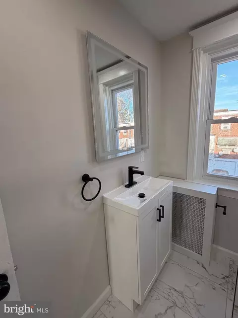 Bath - 641 Copley Rd, Darby, PA 19082 photo 1 of 5