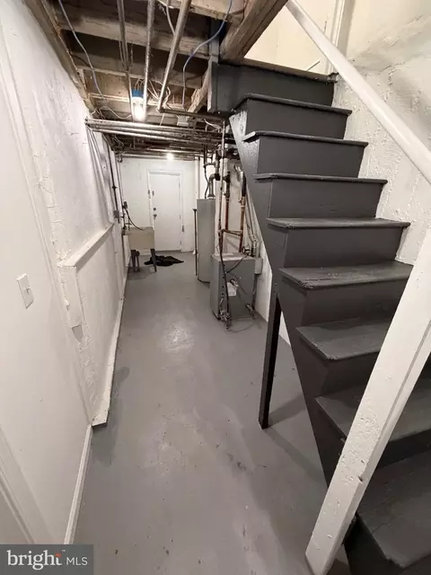 Entry Way - 641 Copley Rd, Darby, PA 19082 photo 2 of 3