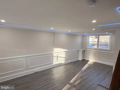 Living - 641 Copley Rd, Darby, PA 19082 photo 2 of 3