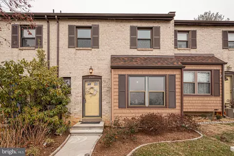261 Bishop Dr, Aston, PA 19014