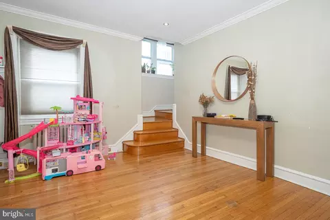 Entry Way - 122 Crestview Rd, Darby, PA 19082 photo 6 of 11