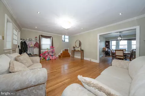 Living - 122 Crestview Rd, Darby, PA 19082 photo 6 of 6