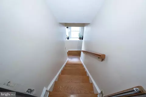 Entry Way - 122 Crestview Rd, Darby, PA 19082 photo 9 of 11