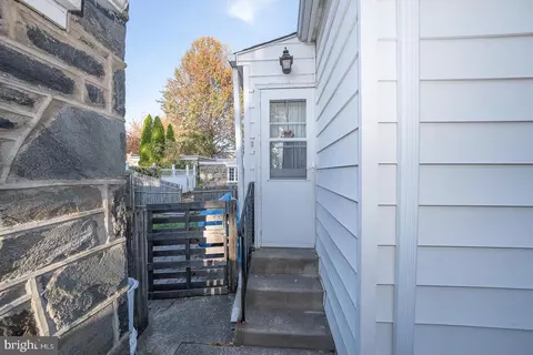 Entry Way - 122 Crestview Rd, Darby, PA 19082 photo 11 of 11