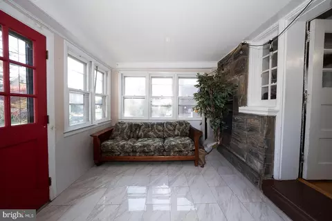 Entry Way - 122 Crestview Rd, Darby, PA 19082 photo 2 of 11