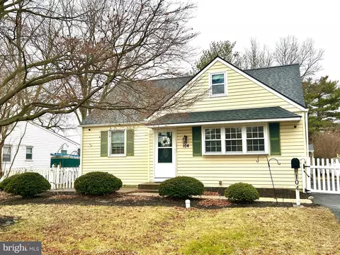 104 School House Ln, Brookhaven, PA 19015