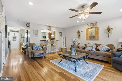 62 Andrews Ct, Aston, PA 19014