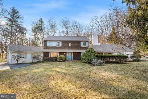 906 Hunt Rd, Newtown Square, PA 19073