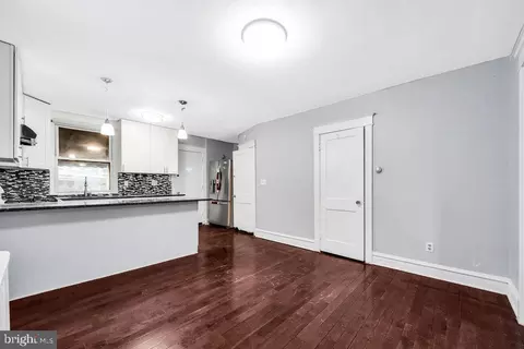 Entry Way - 213 Heather Rd, Darby, PA 19082 photo 2 of 4