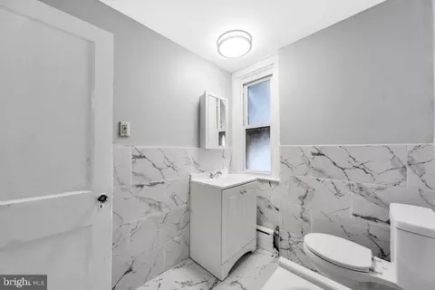 Bath - 213 Heather Rd, Darby, PA 19082 photo 2 of 4