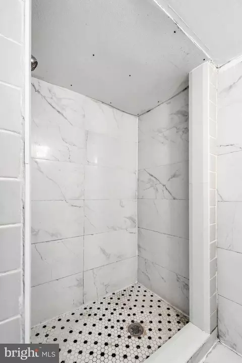 Bath - 213 Heather Rd, Darby, PA 19082 photo 4 of 4