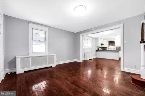 Living - 213 Heather Rd, Darby, PA 19082 photo 2 of 3