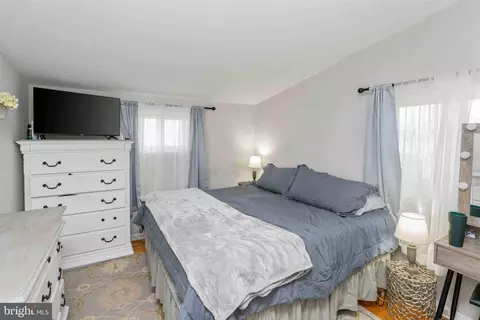 Bedroom - 915 Flora, Marcus Hook, PA 19061 photo 4 of 6