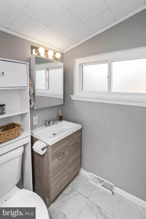 Bath - 915 Flora, Marcus Hook, PA 19061 photo 1 of 2