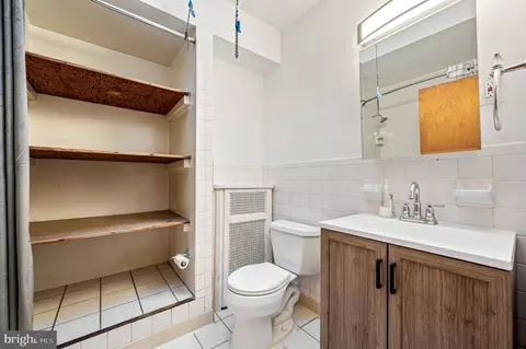 Bath - 360 Huntley Rd, Darby, PA 19082 photo 1 of 2