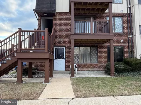 5200 Hilltop Dr #EE1, Brookhaven, PA 19015