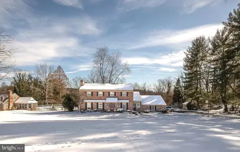 334 Echo Valley Ln, Newtown Square, PA 19073