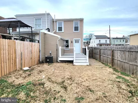 Exterior - 17 W 2nd St, Marcus Hook, PA 19061 photo 4 of 7
