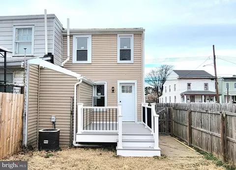 Exterior - 17 W 2nd St, Marcus Hook, PA 19061 photo 5 of 7