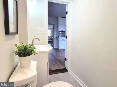 Entry Way - 17 W 2nd St, Marcus Hook, PA 19061 photo 5 of 9