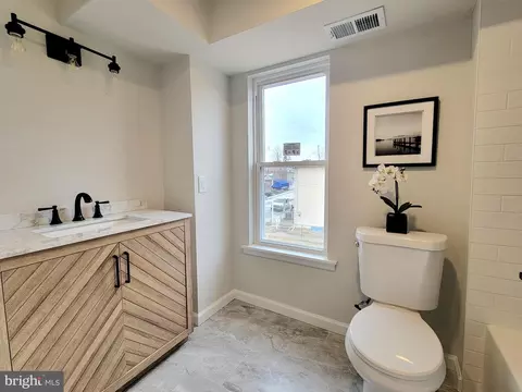 Bath - 17 W 2nd St, Marcus Hook, PA 19061 photo 2 of 5