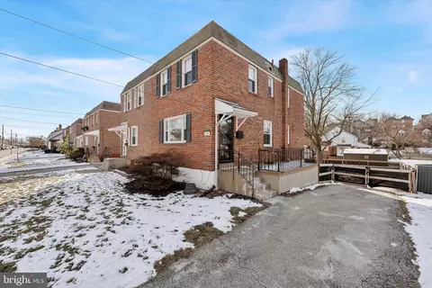 636 Woodland Dr, Havertown, PA 19083