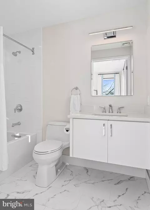 Bath - 427 E Lancaster Ave #1202, Wayne, PA 19087 photo 5 of 6