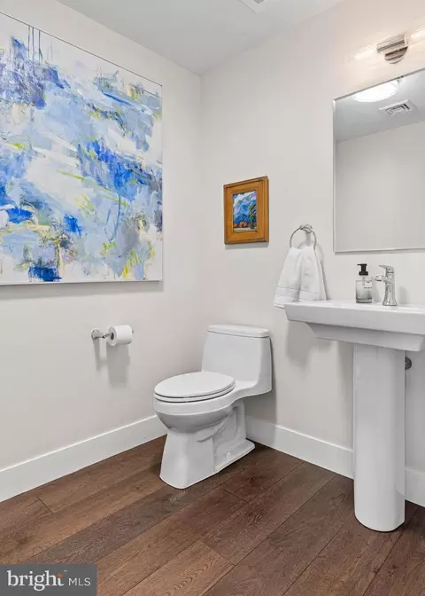 Bath - 427 E Lancaster Ave #1202, Wayne, PA 19087 photo 6 of 6