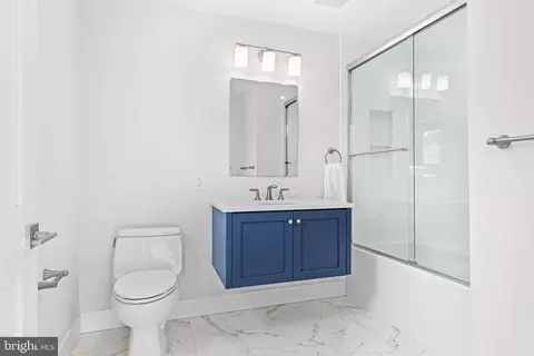 Bath - 427 E Lancaster Ave #1101, Wayne, PA 19087 photo 4 of 4