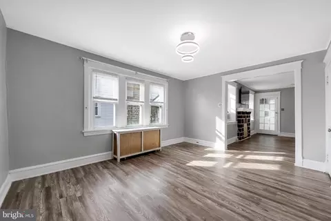 Living - 7210 Spruce St, Darby, PA 19082 photo 5 of 5