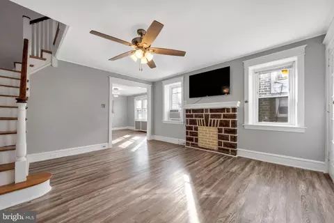 Living - 7210 Spruce St, Darby, PA 19082 photo 2 of 5