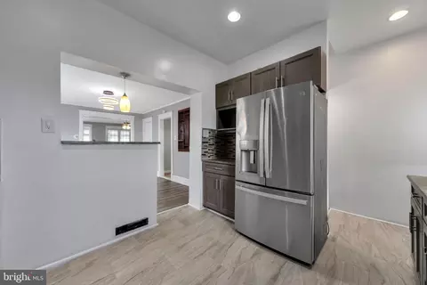 Entry Way - 7210 Spruce St, Darby, PA 19082 photo 4 of 6