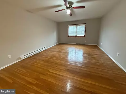 Living - 745 Windsor Pl, Wallingford, PA 19086 photo 5 of 8