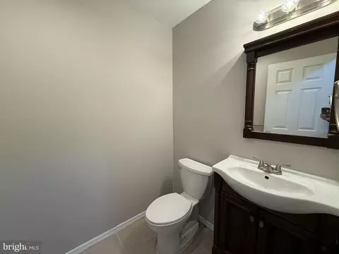 Bath - 745 Windsor Pl, Wallingford, PA 19086 photo 1 of 4