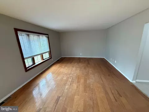 Living - 745 Windsor Pl, Wallingford, PA 19086 photo 3 of 8