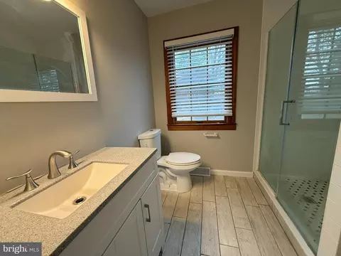 Bath - 745 Windsor Pl, Wallingford, PA 19086 photo 2 of 4