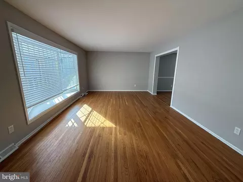 Living - 745 Windsor Pl, Wallingford, PA 19086 photo 1 of 8