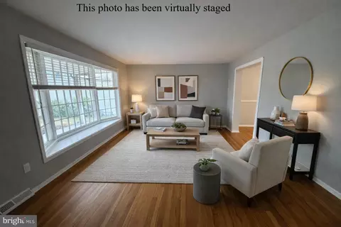 Living - 745 Windsor Pl, Wallingford, PA 19086 photo 2 of 8