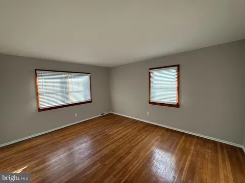 Living - 745 Windsor Pl, Wallingford, PA 19086 photo 8 of 8