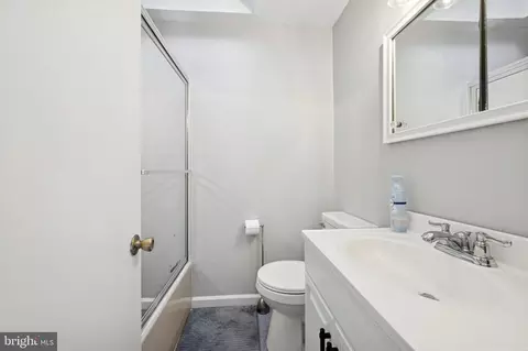 Bath - 1542 Summit St, Marcus Hook, PA 19061 photo 1 of 1