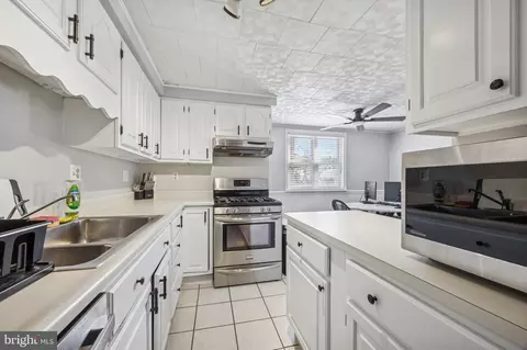 Kitchen - 1542 Summit St, Marcus Hook, PA 19061 photo 2 of 2