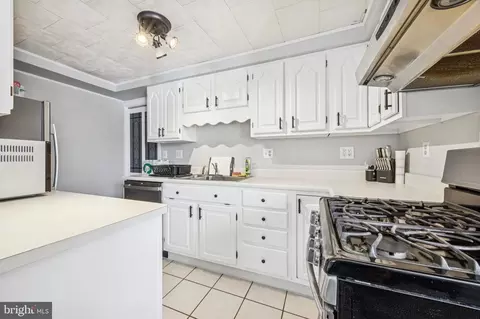 Kitchen - 1542 Summit St, Marcus Hook, PA 19061 photo 1 of 2