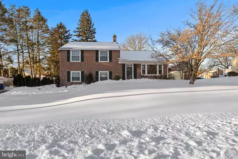 302 Governors Dr, Wallingford, PA 19086