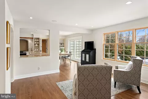 Living - 300 Valley Pl, Wayne, PA 19087 photo 4 of 4